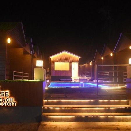 Woodhouse Beach Resort Baga Exterior foto